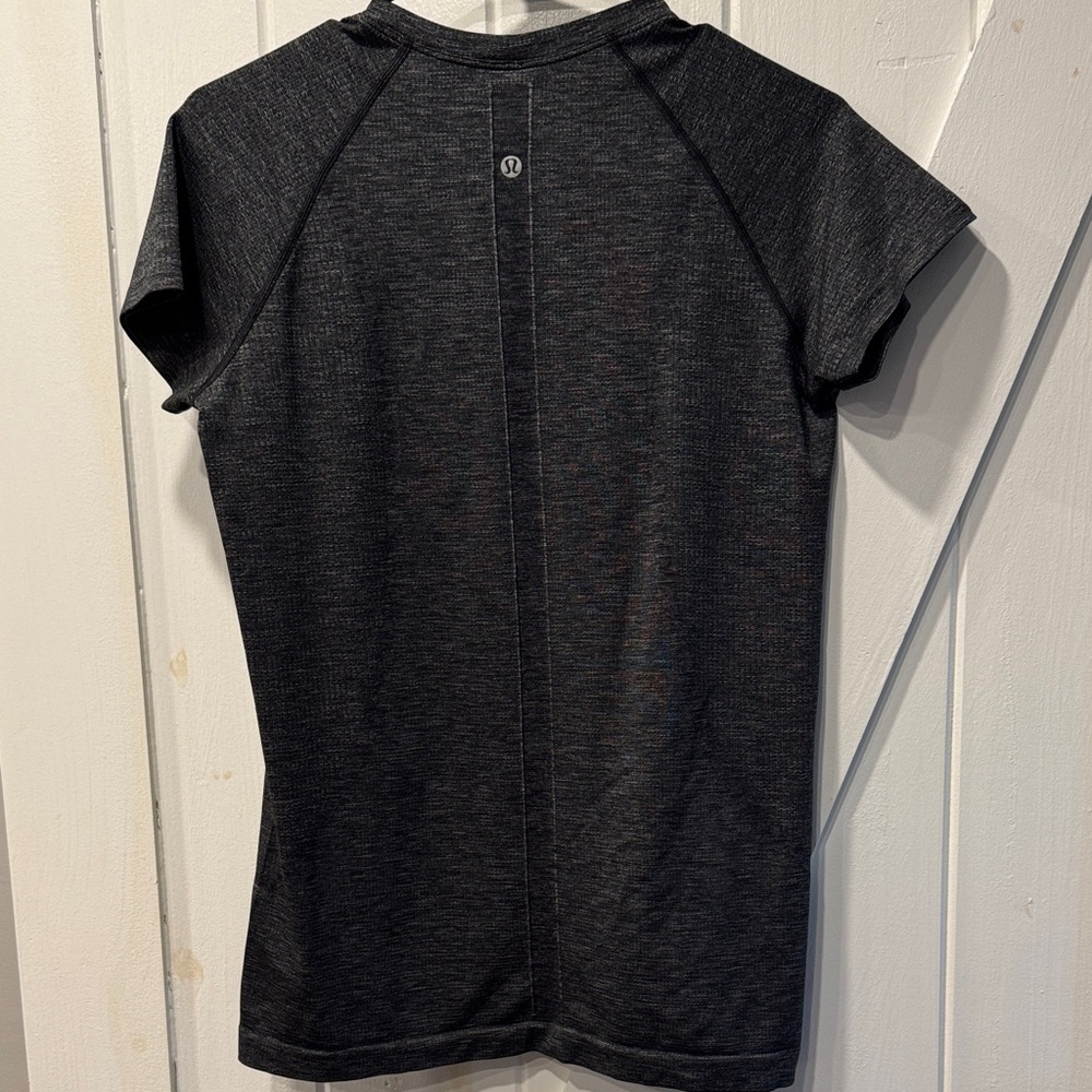 lululemon athletica Swiftly Tech Short Sleeve Tee ~ Size 10 - Picture 3 of 5